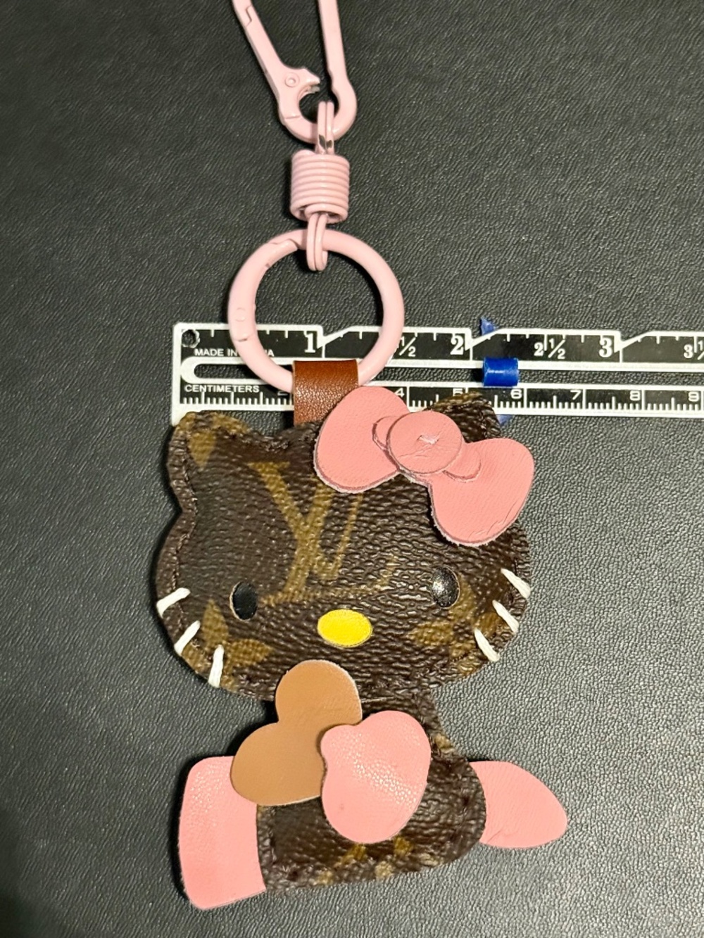Leather Hello Kitty Key ring - Picture 4 of 5